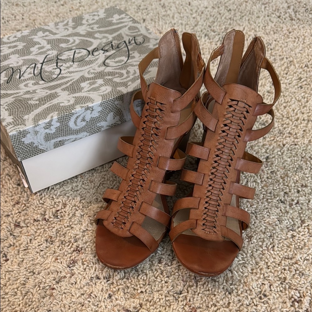 Women's Tan Strappy Sandals